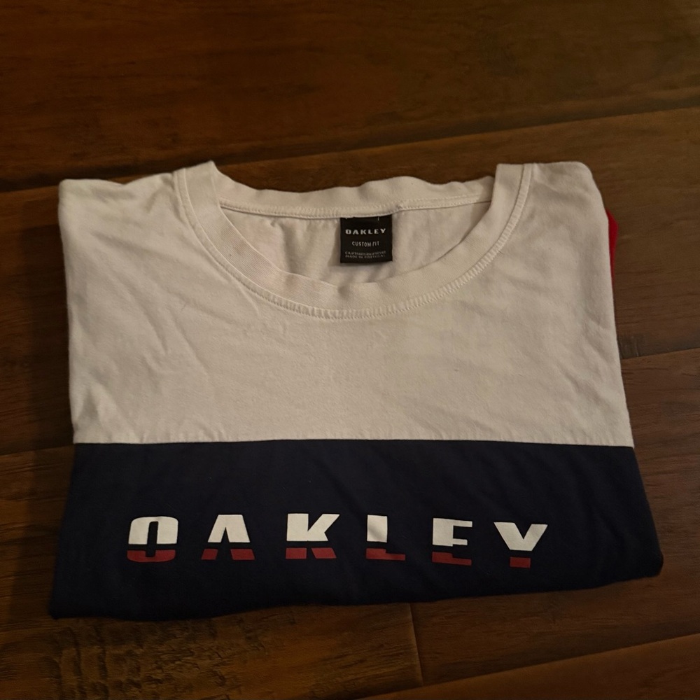Y2k Oakley White and Navy Logo Tee